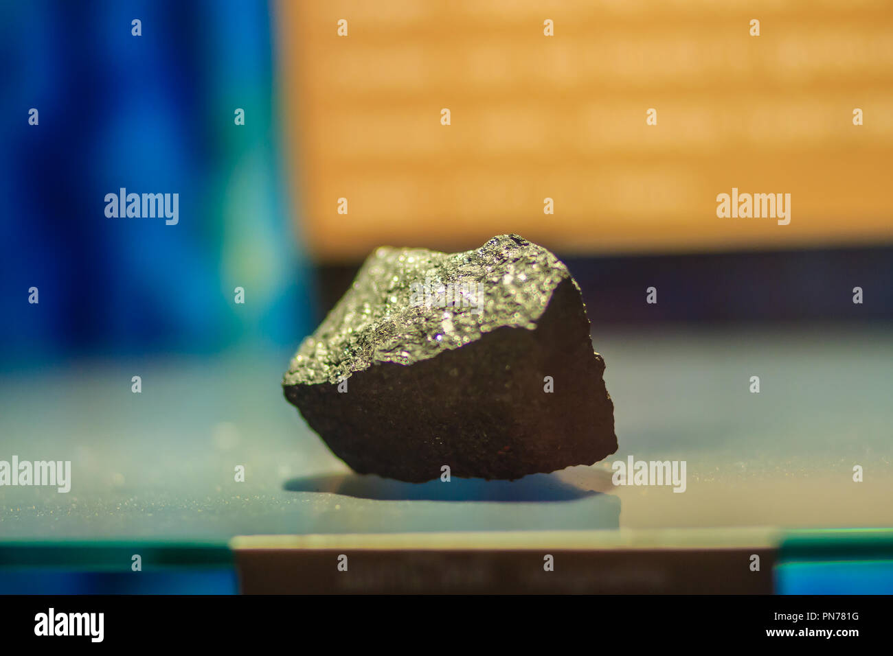 Magnetite campione di roccia da attività estrattive Industrie. La magnetite è un minerale e uno dei principali minerali di ferro. Con la formula chimica Fe3O4, ho Foto Stock