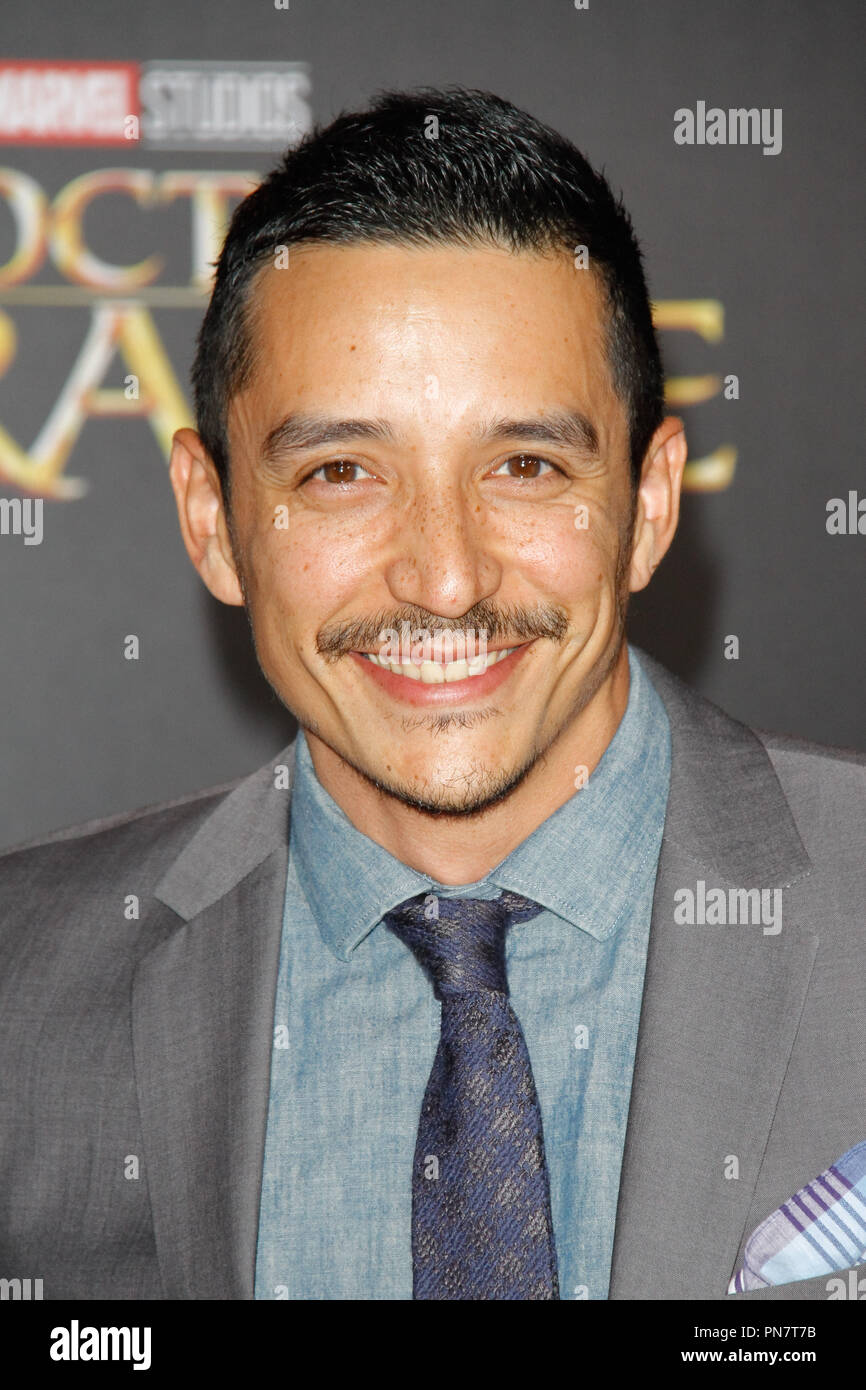 Gabriel Luna alla Premiere mondiale di Marvel Studios' 'Dottore strano" tenutasi presso la TCL Teatro Cinese a Hollywood, CA, 20 ottobre 2016. Foto di Joe Martinez / PictureLux Foto Stock