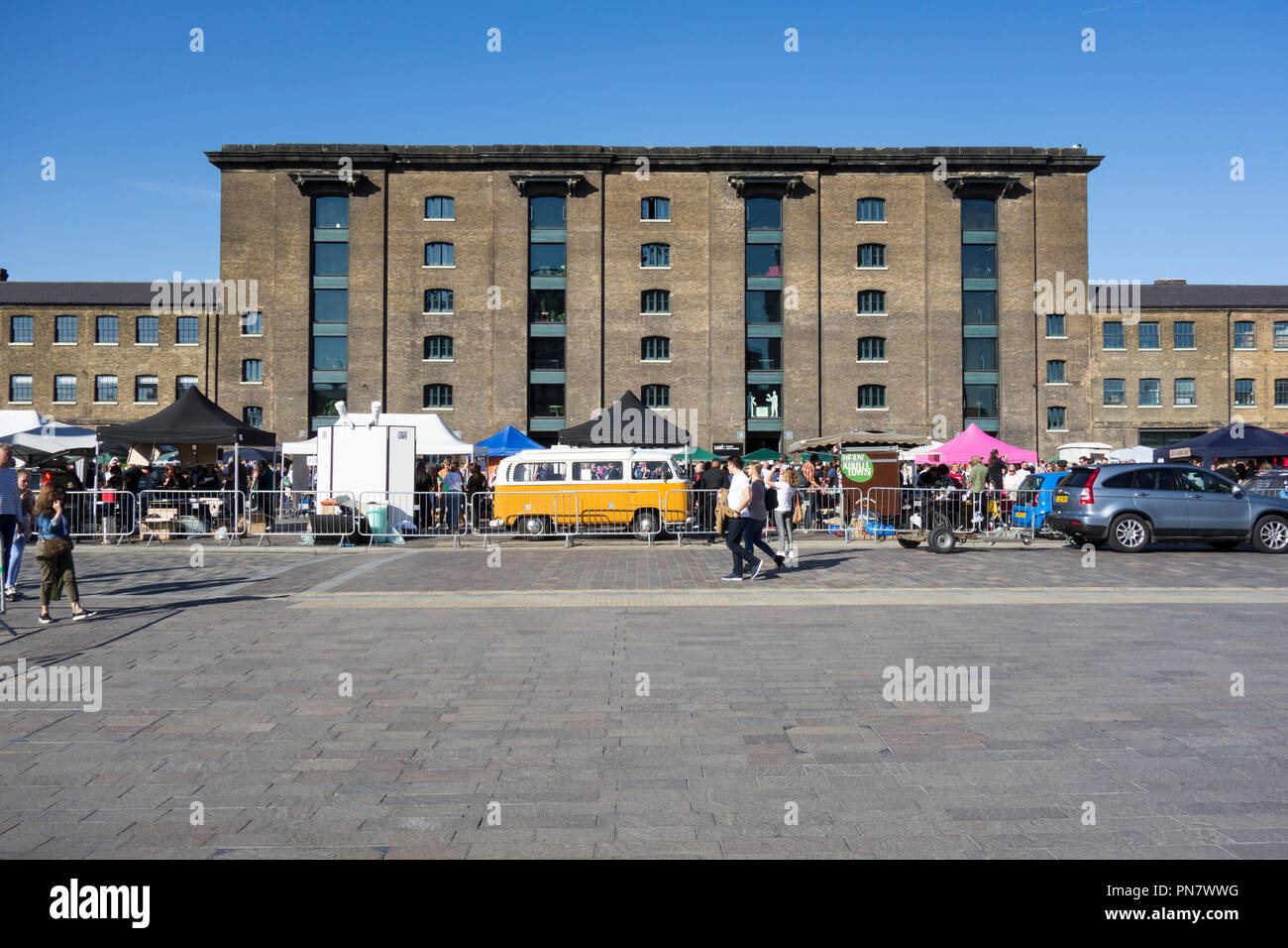 Banca Canale di Beagle e il granaio edificio a granaio Square, Kings Cross, Camden, London, N1, Regno Unito Foto Stock
