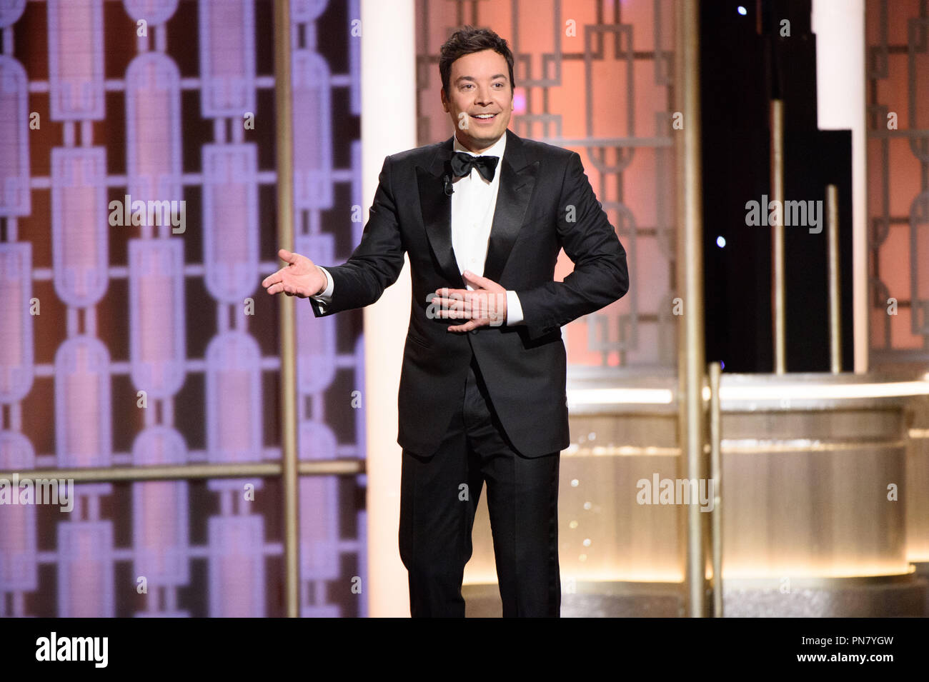 Host Jimmy Fallon sul palcoscenico alla 74Annuale di Golden Globe Awards presso il Beverly Hilton di Beverly Hills, CA domenica 8 gennaio 2017. Riferimento al file # 33198 495CCR per solo uso editoriale - Tutti i diritti riservati Foto Stock