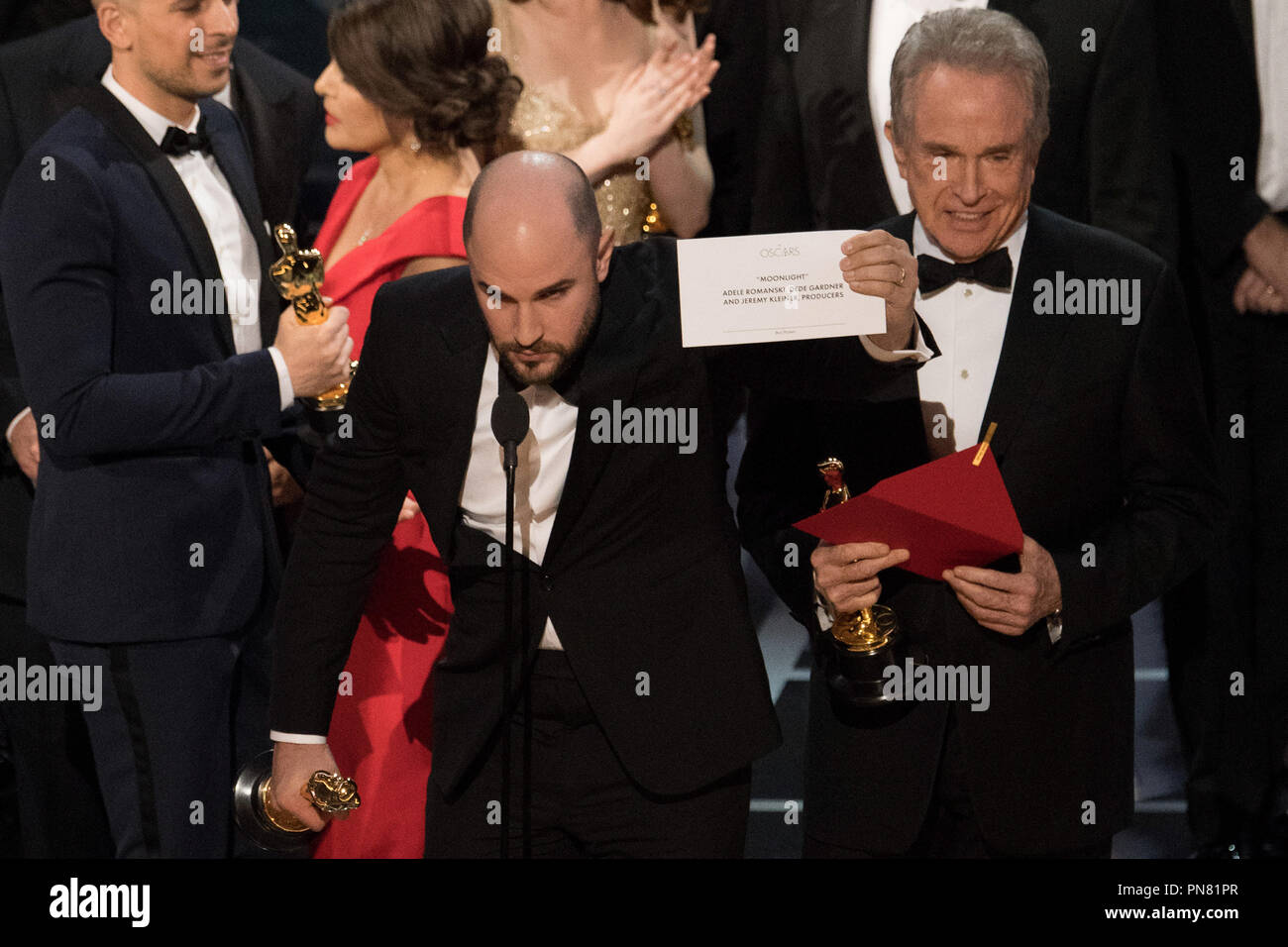 La Giordania Horowitz, Jimmy Kimmel e Warren Beatty sul palco durante il live ABC di teletrasmissione dell'ottantanovesimo Oscar® al Dolby® Theatre di Hollywood, CA domenica, 26 febbraio 2017. Riferimento al file # 33242 499THA per solo uso editoriale - Tutti i diritti riservati Foto Stock