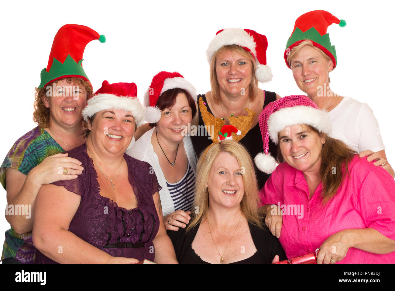 Un folto gruppo di donne ad una festa di Natale in posa per una fotografia. Foto Stock