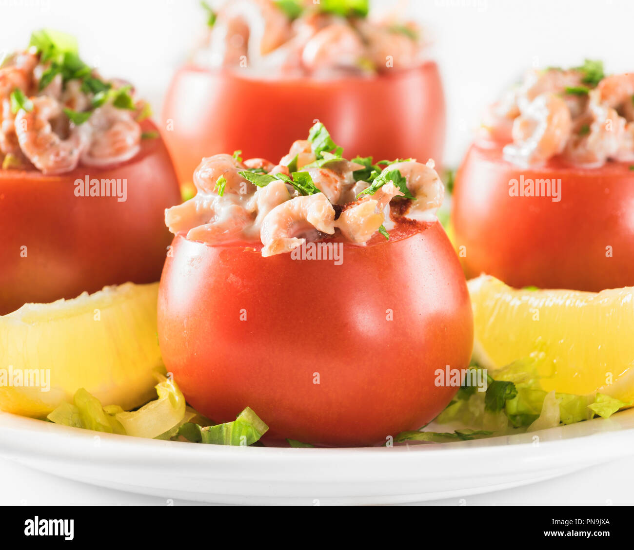 Pomodori aux crevettes. Pomodori ripieni di gamberi. Belgio il cibo Foto Stock