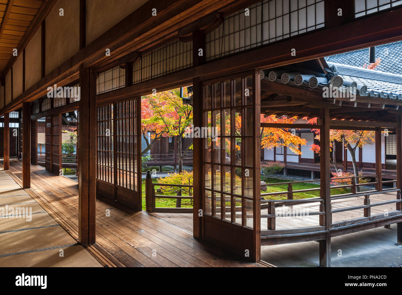 Kennin-ji il tempio zen (fondata nel 1202), Higashiyama, Kyoto, Giappone. Il moderno Cho"on-tei (giardino giardino del suono del mare, 2006) Foto Stock