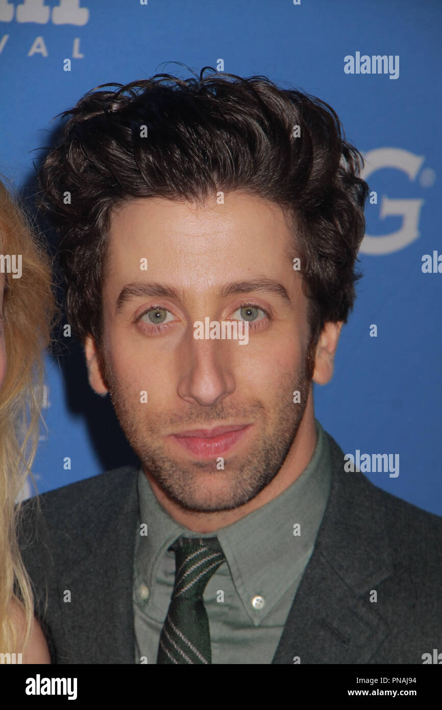 Simon Helberg 2/4/2017 virtuosi premio in occasione della trentaduesima Santa Barbara International Film Festival tenutosi presso il Teatro di Arlington a Santa Barbara, CA Foto di Julian Blythe / HNW / PictureLux Foto Stock