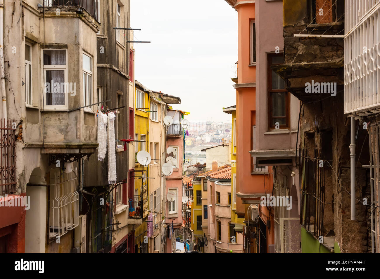 Quartiere povero Fatih ad Istanbul in Turchia Foto Stock