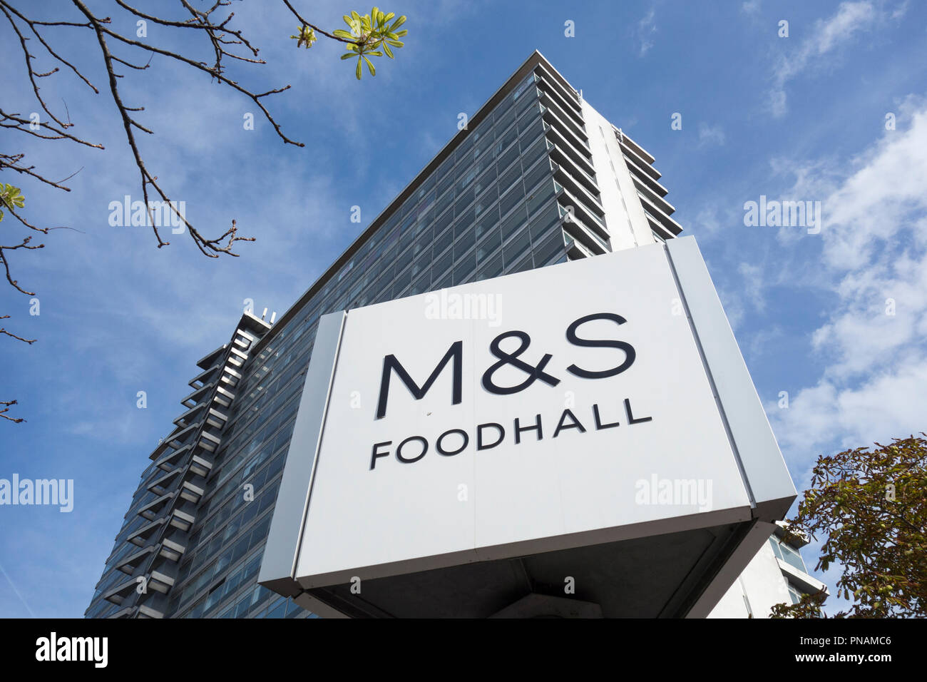 M&S Foodhall, Tolworth Simply Food, Tolworth Broadway, Surbiton, Inghilterra, REGNO UNITO Foto Stock