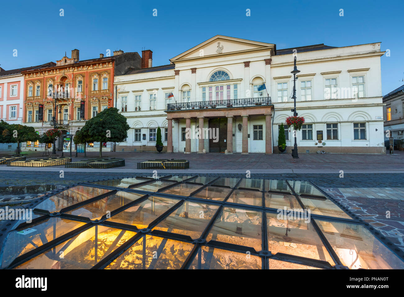 Kosice, Slovacchia - 11 agosto 2018: scoperto gli scavi archeologici della città bassa gate nella piazza principale della città di Kosice in Slovacchia orientale. Foto Stock