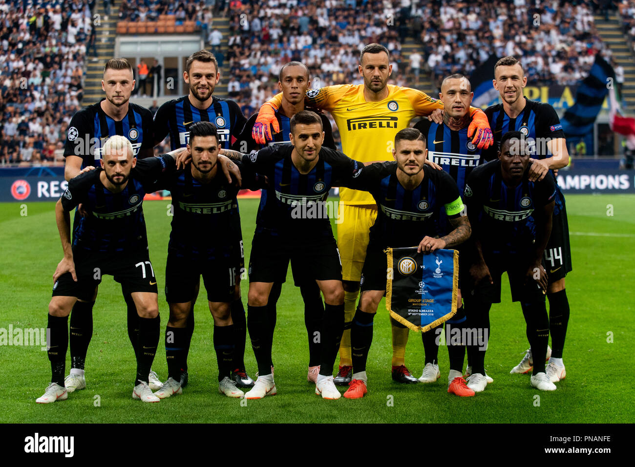 Inter Milan team posa davanti la UEFA Champions League match tra Inter e Milan e Tottenham Hotspur allo Stadio San Siro. La finale di sco Foto Stock