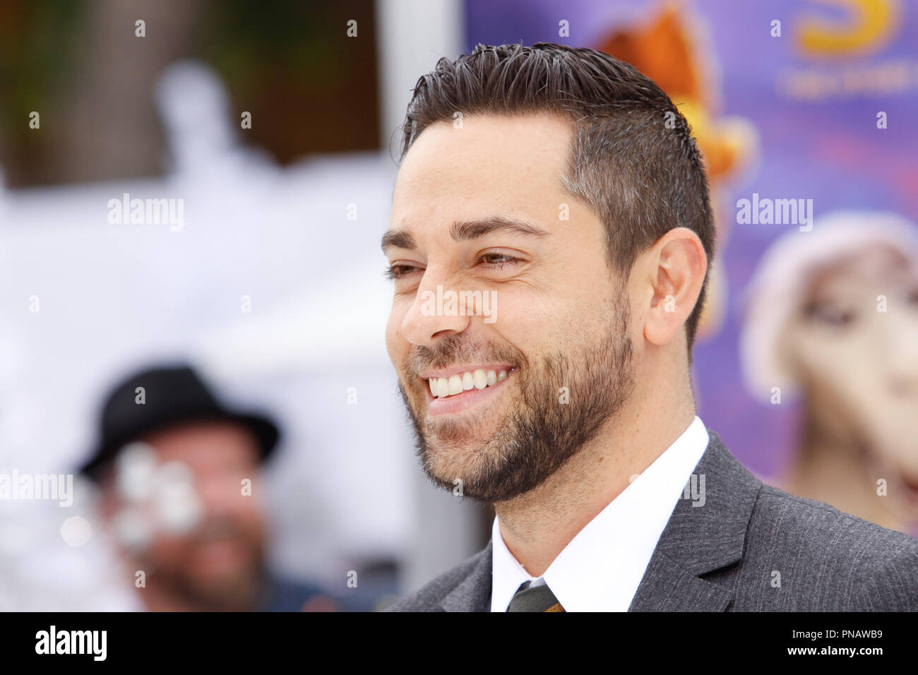 Zachary Levi alla premiere di Sony Pictures Animation è "La Stella" tenutasi presso il Regency Village Theatre di Westwood, CA, 12 novembre 2017. Foto di Giuseppe Martinez / PictureLux Foto Stock
