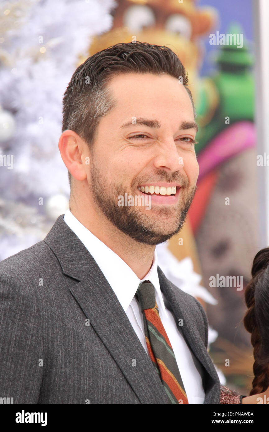 Zachary Levi alla premiere di Sony Pictures Animation è "La Stella" tenutasi presso il Regency Village Theatre di Westwood, CA, 12 novembre 2017. Foto di Giuseppe Martinez / PictureLux Foto Stock