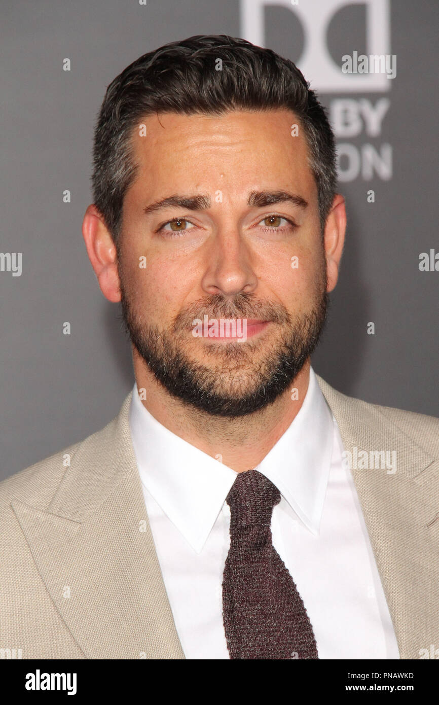Zachary Levi presso la Premiere Mondiale della Warner Bros" "Justice League" tenutasi presso il Teatro Dolby in Hollywood, CA, 13 novembre 2017. Foto di Giuseppe Martinez / PictureLux Foto Stock
