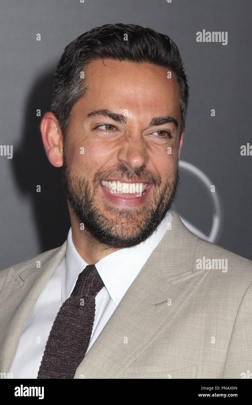 Zachary Levi 11/13/2017 La prima mondiale di "Justice League" tenutasi presso il Teatro Dolby in Hollywood, CA Foto di Izumi Hasegawa / HNW / PictureLux Foto Stock