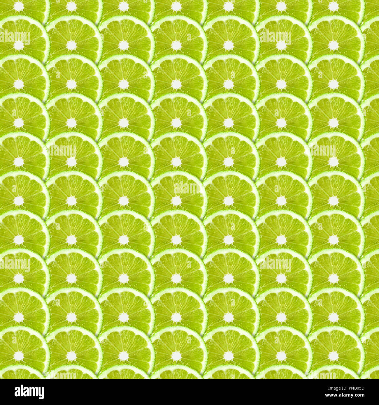 Green fettine di lime pattern sfondo. Natural simmetrica full frame food texture Foto Stock