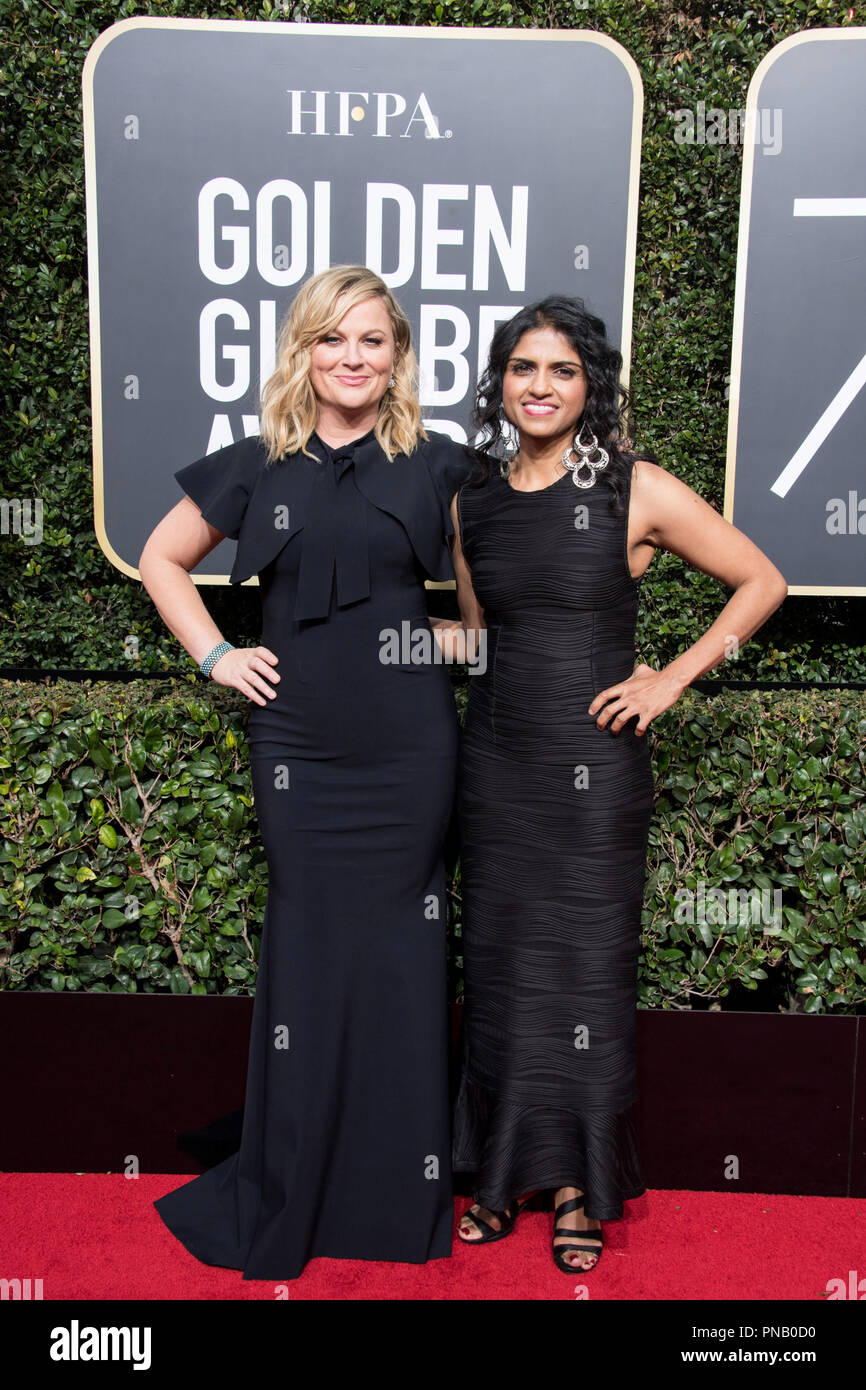 Attore Amy Poehler e Saru Jayaraman frequentare il settantacinquesimo Annuale di Golden Globe Awards presso il Beverly Hilton di Beverly Hills, CA domenica 7 gennaio 2018. Foto Stock