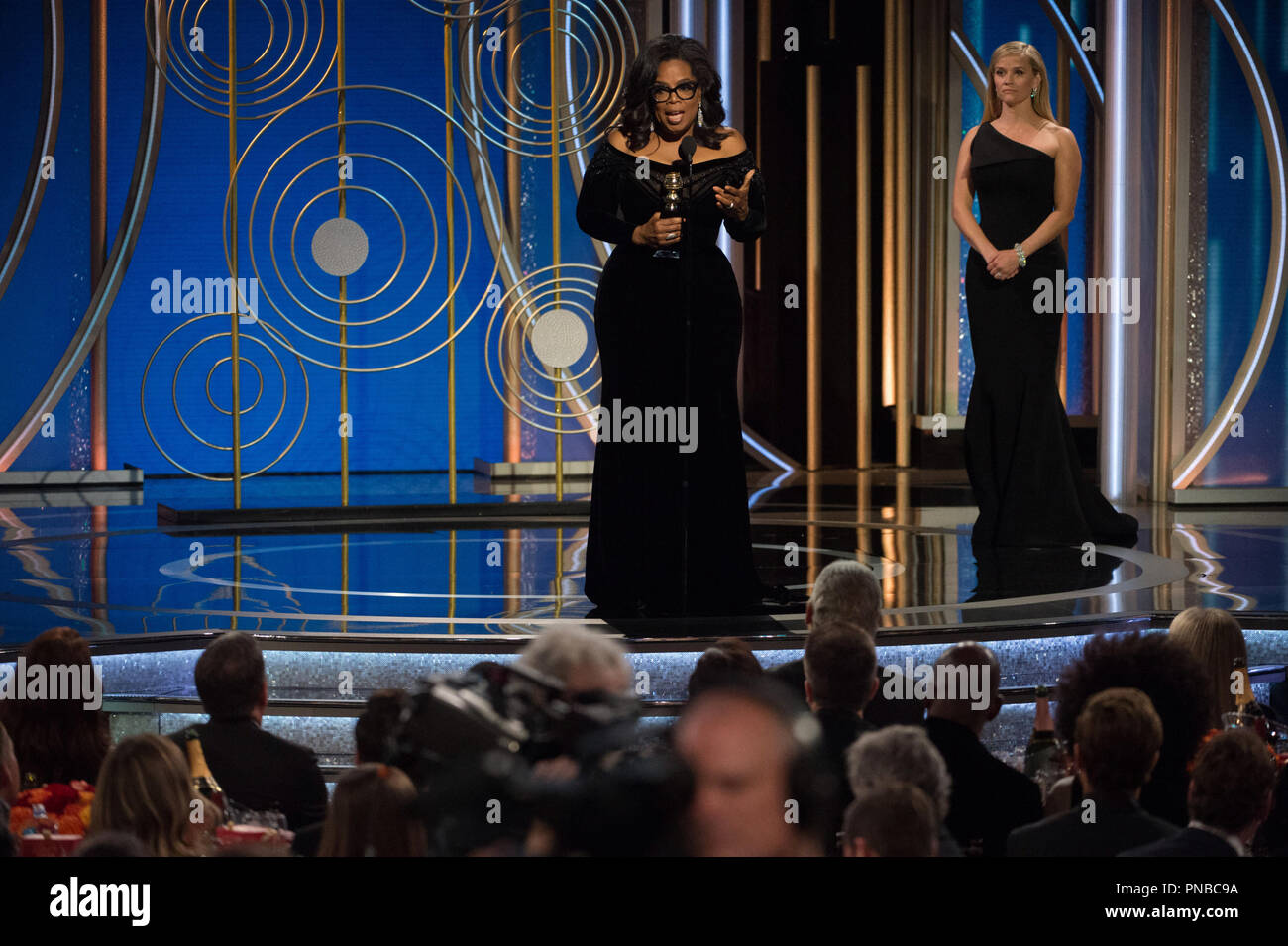 Oprah Winfrey accetta la Cecil B. DeMille Award per il suo "eccezionale contributo al campo di intrattenimento" al settantacinquesimo Annuale di Golden Globe Awards presso il Beverly Hilton di Beverly Hills, CA il 7 gennaio 2018. Riferimento al file # 33508 557CCR per solo uso editoriale - Tutti i diritti riservati Foto Stock