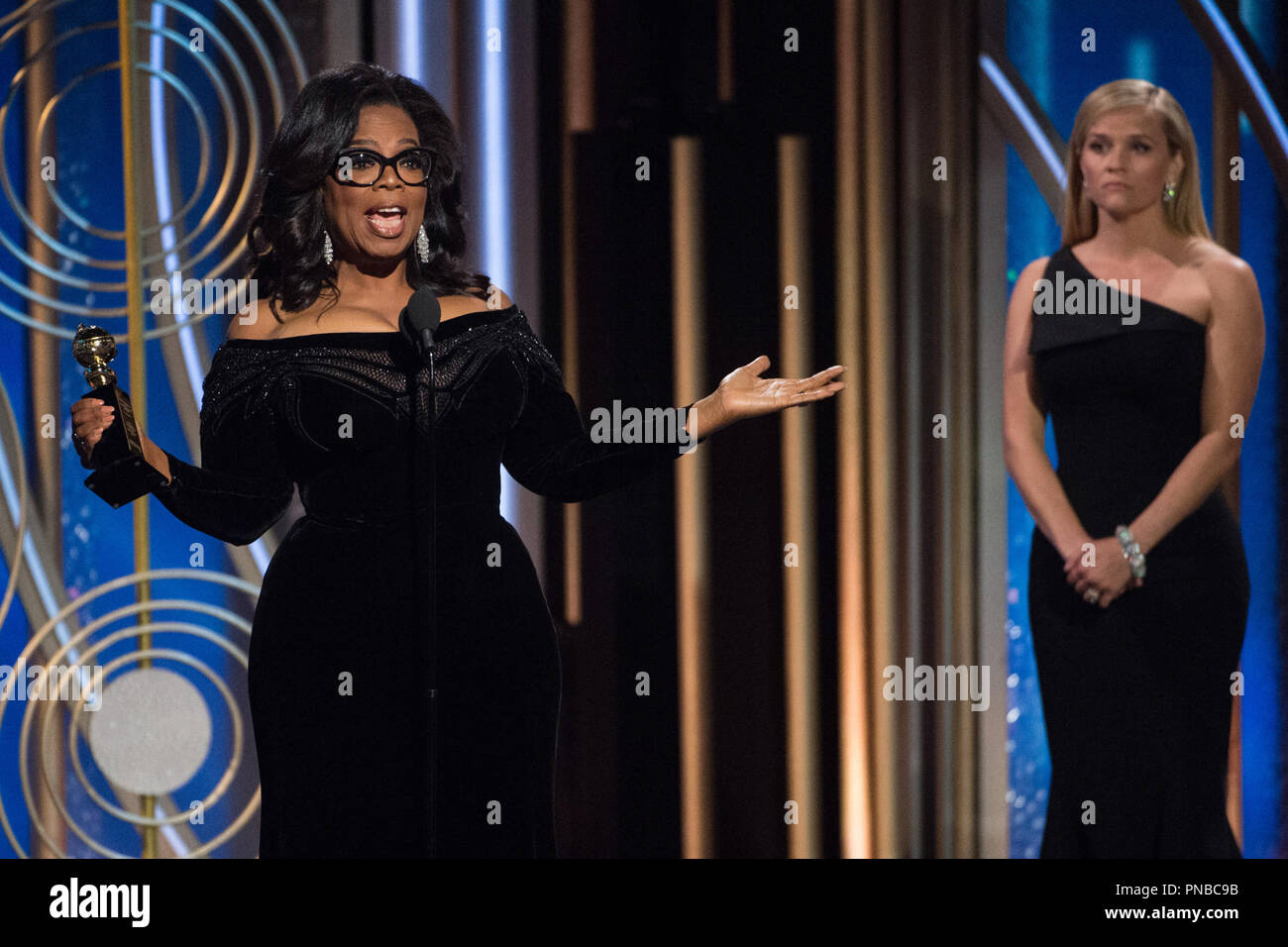 Oprah Winfrey accetta la Cecil B. DeMille Award per il suo "eccezionale contributo al campo di intrattenimento" al settantacinquesimo Annuale di Golden Globe Awards presso il Beverly Hilton di Beverly Hills, CA il 7 gennaio 2018. Riferimento al file # 33508 558CCR per solo uso editoriale - Tutti i diritti riservati Foto Stock