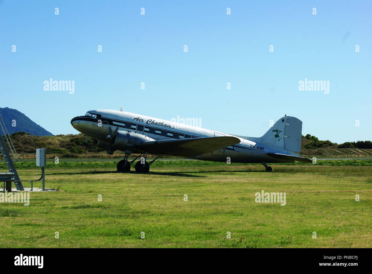 Air Chathams Douglas DC 3 Dakota ZK-AWP attende il suo prossimo volo a Whakatane Nuova Zelanda Foto Stock