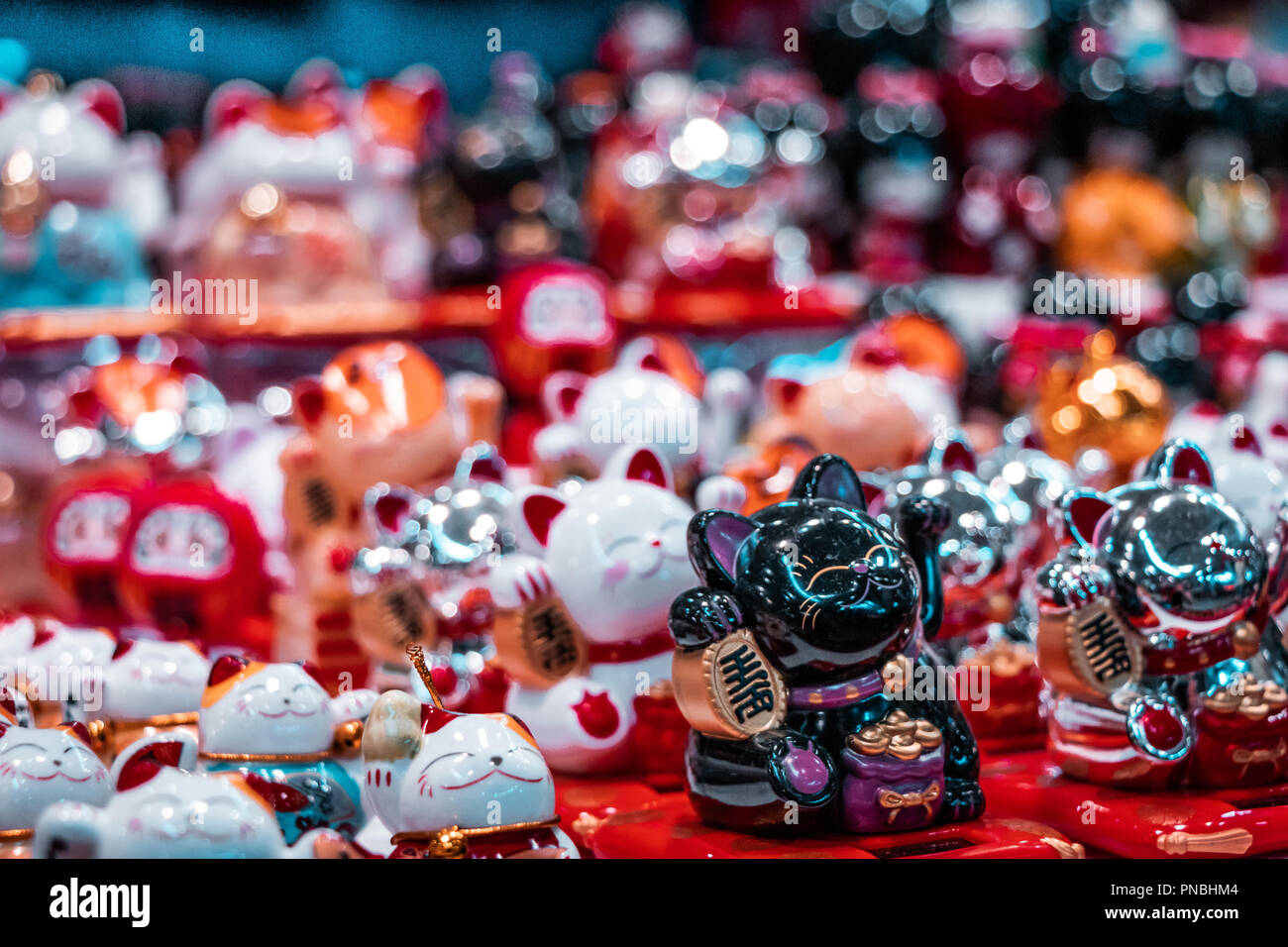 Orietal, tradizionale souvenir di viaggio. La produzione di massa Foto Stock