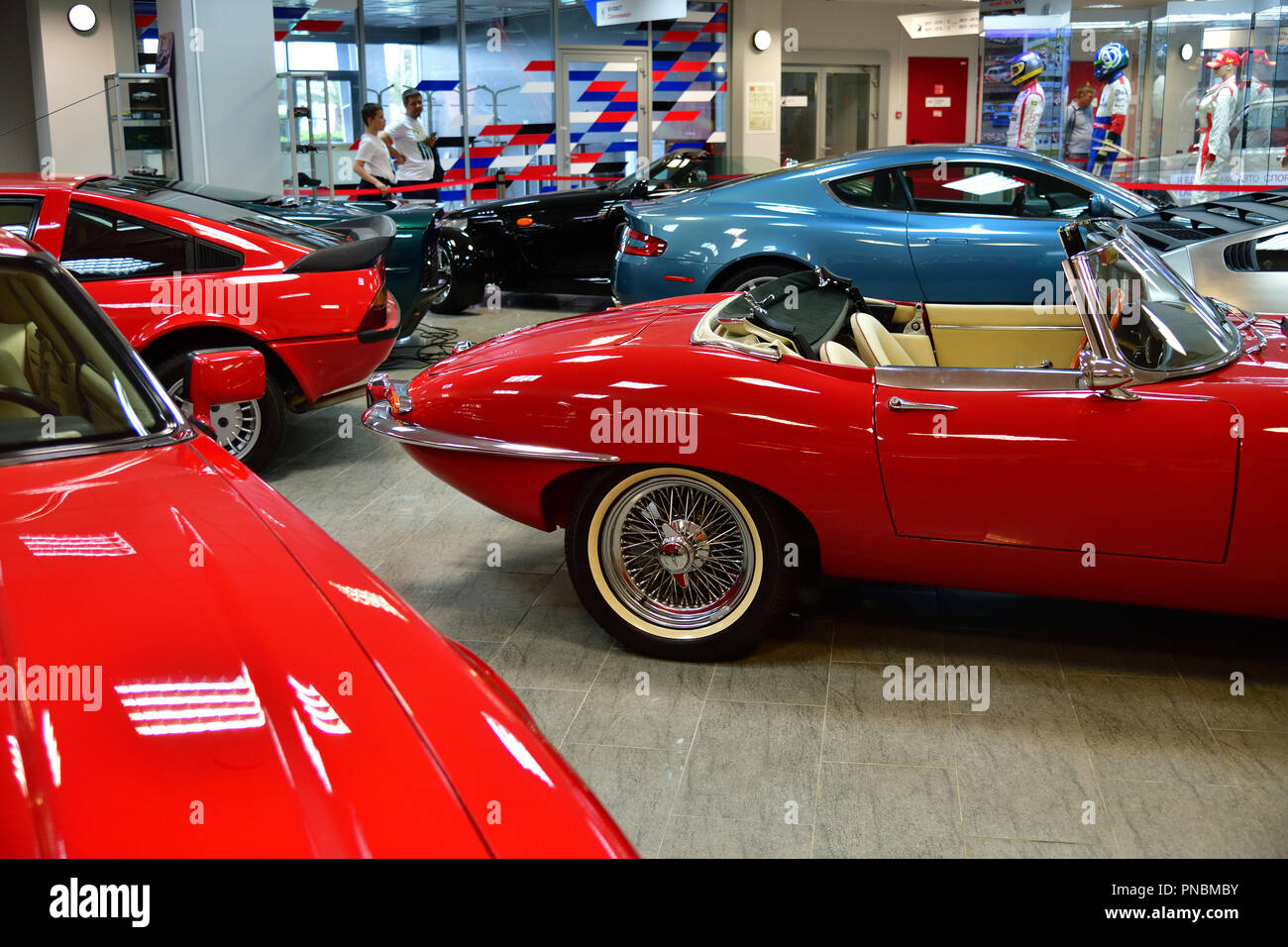 Sochi, Russia - 30 Maggio. 2018. auto da corsa in auto museo dello sport nella tribuna principale dell'AUTODROMO Foto Stock