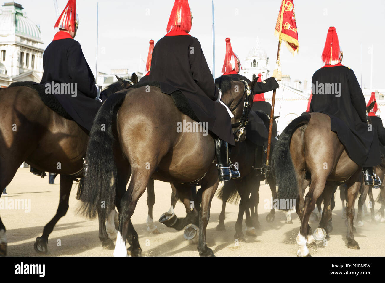 Il Blues e il Royals della cavalleria della famiglia. Cambio della guardia, alla sfilata delle Guardie a Cavallo, Londra, Regno Unito. Foto Stock