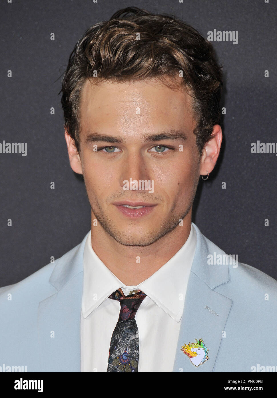 Brandon Flynn alla sessantanovesima annuale di Primetime Emmy Awards che si è tenuto presso il Microsoft Theatre di Los Angeles, CA domenica, settembre 17, 2017. Foto di PRPP / PictureLux Riferimento File # 33430 009 PRPP01 per solo uso editoriale - Tutti i diritti riservati Foto Stock