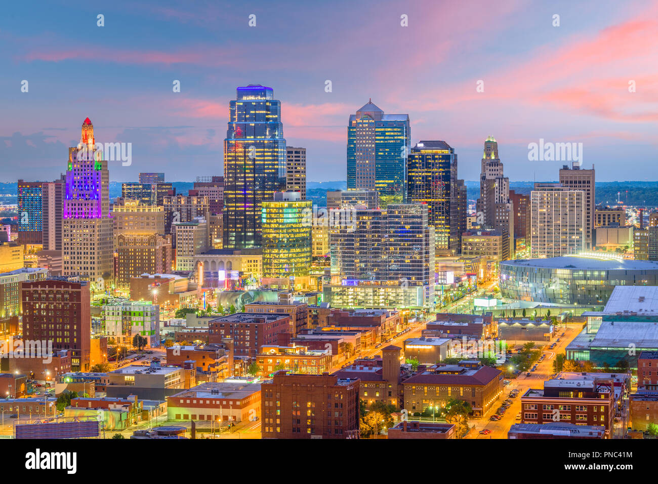 Kansas City, Missouri, Stati Uniti d'America downtown cityscape al crepuscolo. Foto Stock