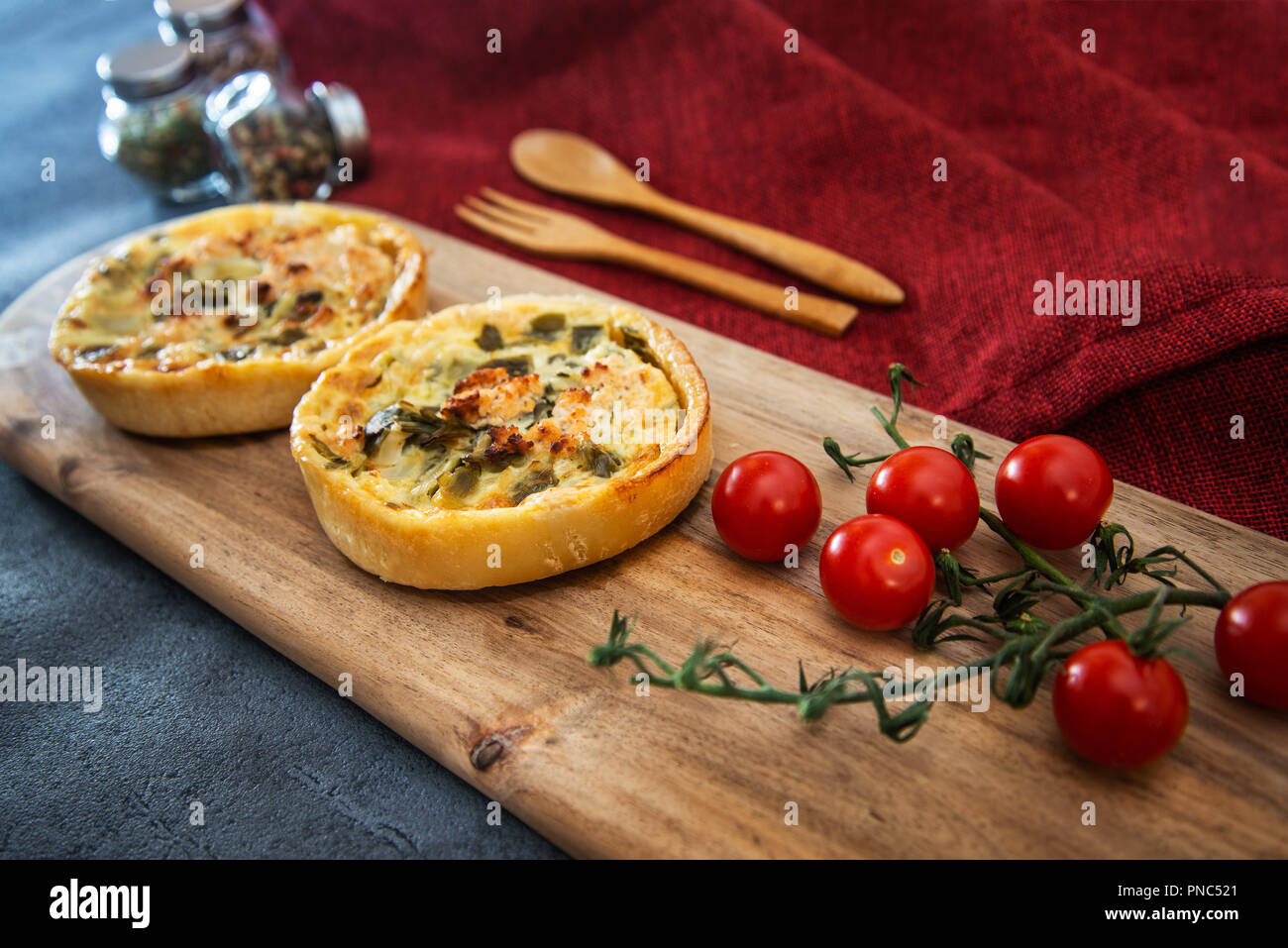 Porri Quiche e salmone affumicato Foto Stock