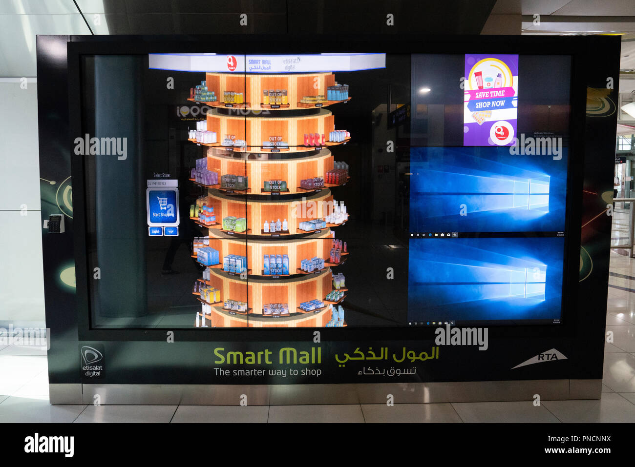 Nuovo distributore automatico con piena digitale in formato schermo video a Dubai, Emirati Arabi Uniti, Emirati Arabi Uniti, Foto Stock