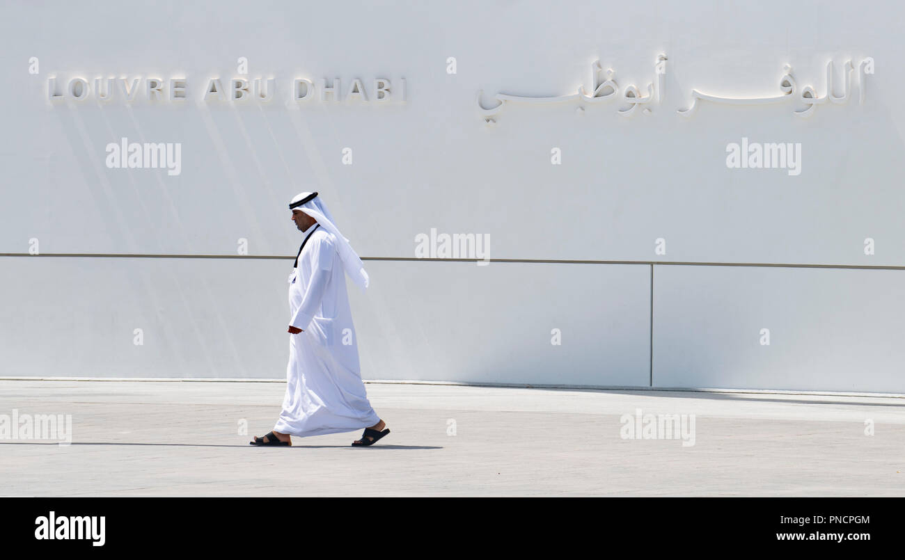 Vista esterna del Louvre Abu Dhabi a Saadiyat isola il distretto culturale di Abu Dhabi, negli Emirati Arabi Uniti. Architetto Jean Nouvel Foto Stock
