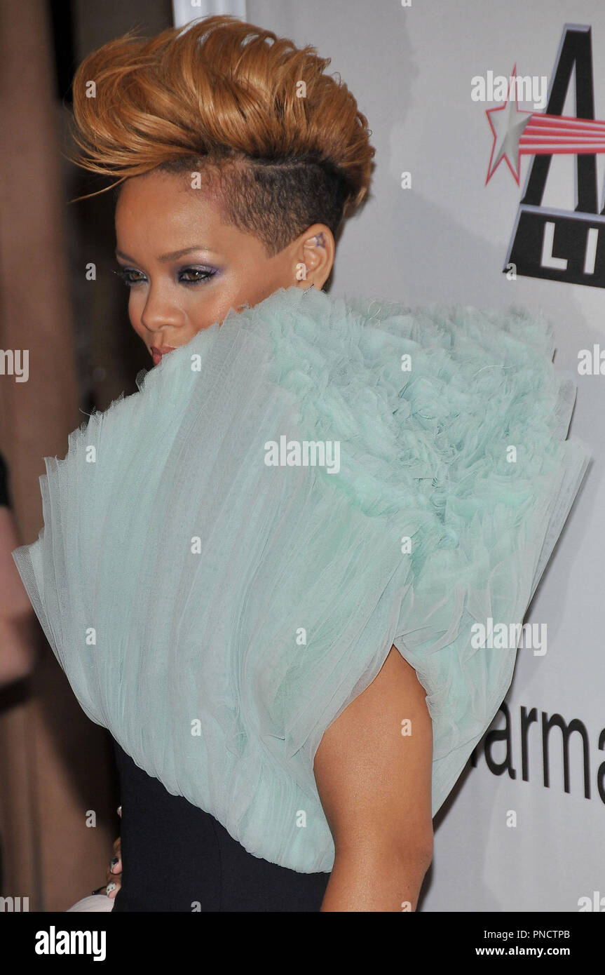 Rihanna presso la Recording Academy e Clive Davis 2010 Pre-Grammy gala tenutosi presso il Beverly Hilton Hotel di Beverly Hills, CA. L'evento ha avuto luogo sabato, 30 gennaio 2010. Foto di PRPP Pacific Rim Photo Press. /PictureLux Riferimento File # Rihanna 13010 11PLX per solo uso editoriale - Tutti i diritti riservati Foto Stock