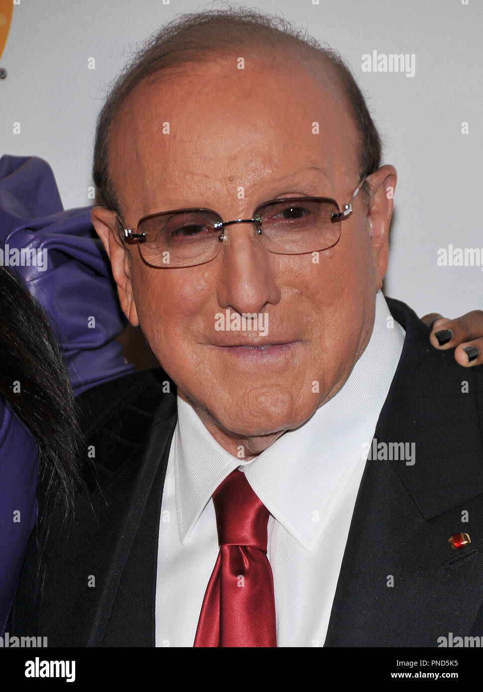 Clive Davis presso la Recording Academy e Clive Davis 2010 Pre-Grammy gala tenutosi presso il Beverly Hilton Hotel di Beverly Hills, CA. L'evento ha avuto luogo sabato, 30 gennaio 2010. Foto di PRPP Pacific Rim Photo Press. /PictureLux Riferimento File # Clive Davis 13010PLX per solo uso editoriale - Tutti i diritti riservati Foto Stock