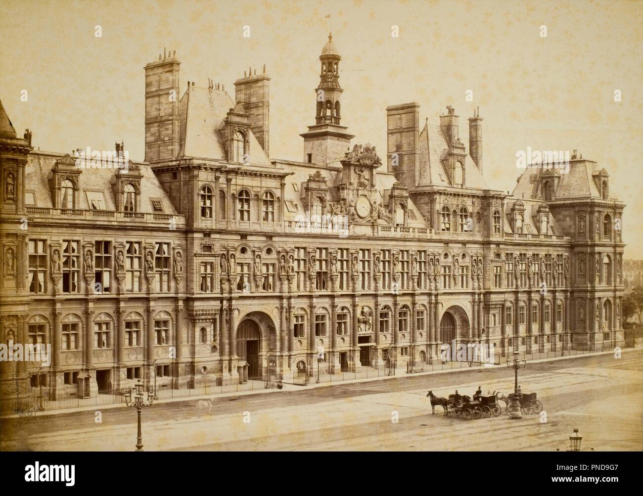 Hôtel de Ville di Parigi. Data/Periodo: 1865/1875. Albume stampa. Larghezza: 35,3 cm. Altezza: 50 cm (nell'immagine). Autore: Charles Marville. Foto Stock