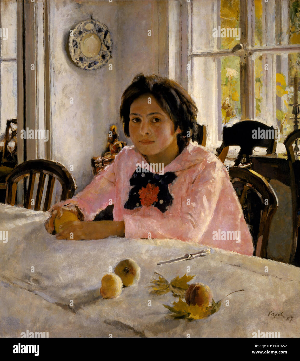 Ragazza con pesche (Ritratto di v.s. Mamontova). Data/Periodo: 1887. La pittura. Olio su tela. 91 × 85 cm (35,8 × 33,4 in). Autore: Valentin Serov. Serov, Valentin Alexandrovich. VALENTIN ALEXANDROWITSCH SEROW. Foto Stock