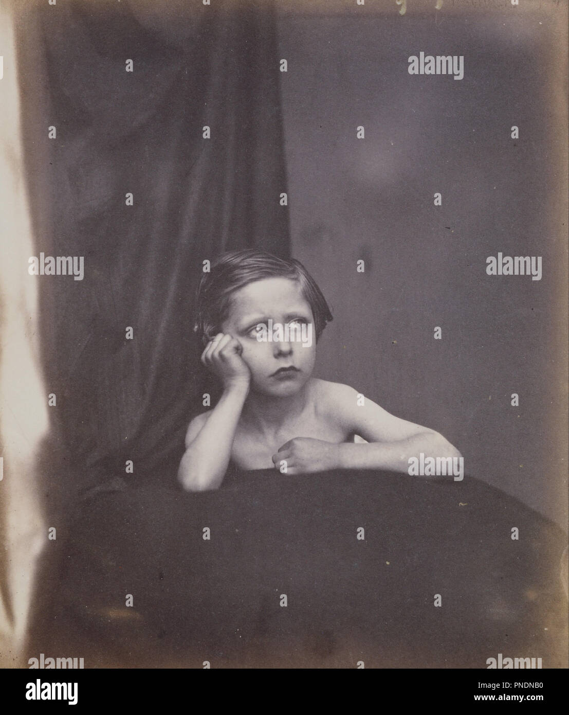 Il principe Arthur (1850 - 1942), più tardi il principe Arthur, duca di Connaught. Data/Periodo: 1857. Photographyy. Carta salata stampa. Altezza: 177 mm (6,96 in); larghezza: 151 mm (5,94 in). Autore: Leonida Caldesi. Foto Stock