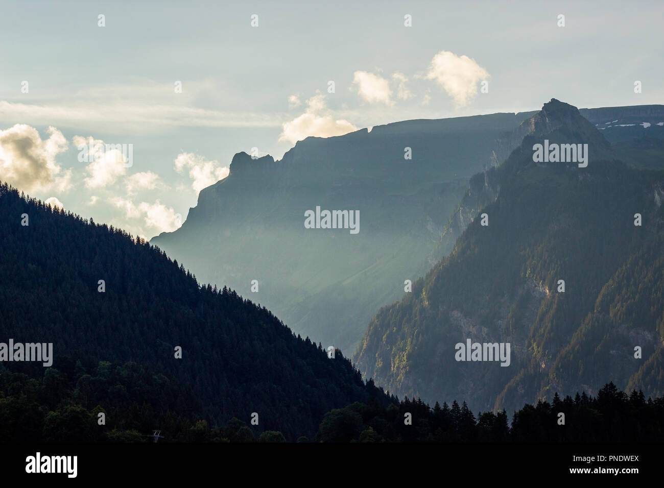 Bel mattino nelle alpi svizzere Foto Stock