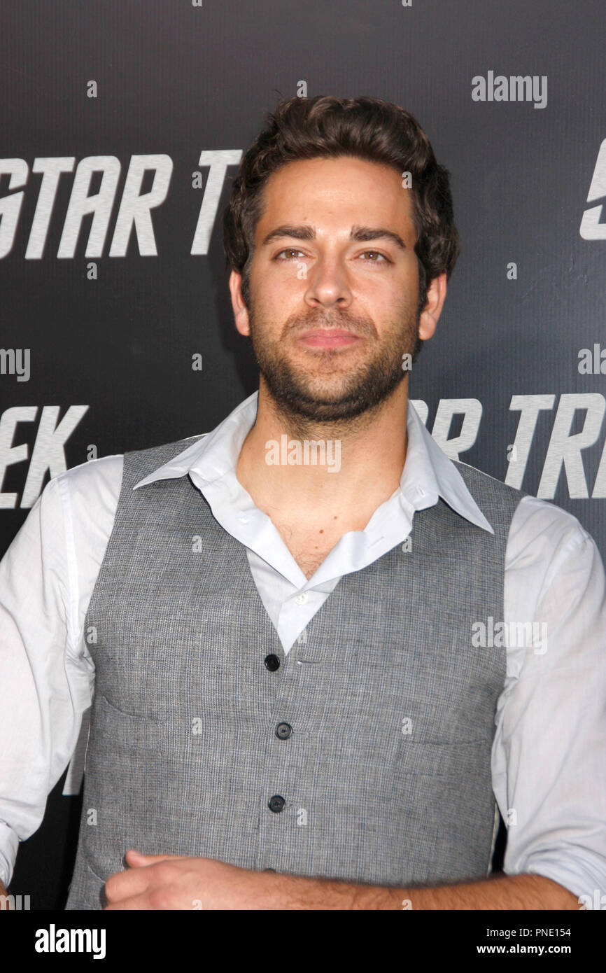 Zachary Levi presso il Los Angeles Premiere di STAR TREK tenutosi presso il Grauman's Chinese Theatre di Hollywood, CA il giovedì 30 aprile, 2009. Foto di PRPP / PictureLux Riferimento File # Zachary Levi 04302009 02PRPP per solo uso editoriale - Tutti i diritti riservati Foto Stock