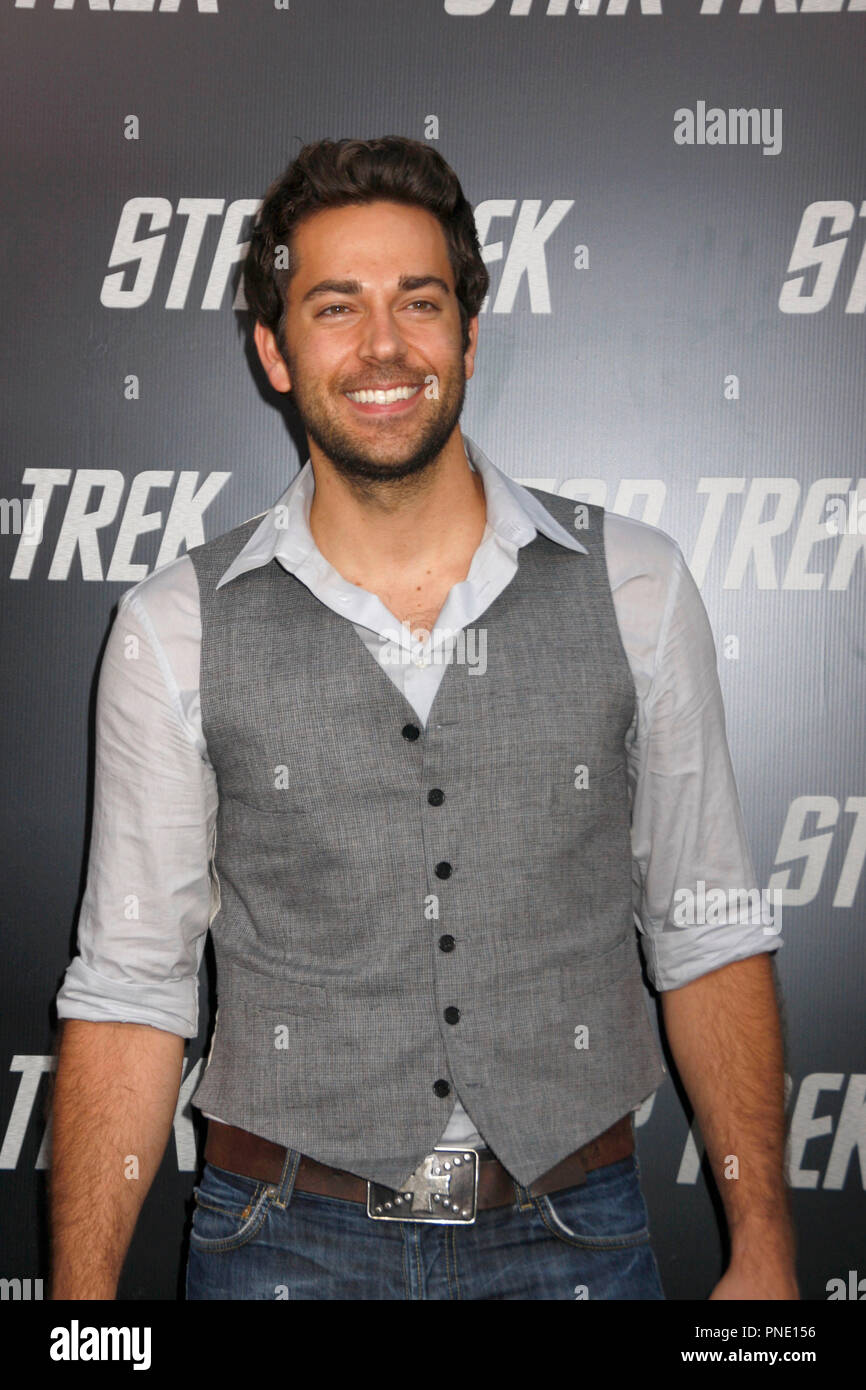 Zachary Levi presso il Los Angeles Premiere di STAR TREK tenutosi presso il Grauman's Chinese Theatre di Hollywood, CA il giovedì 30 aprile, 2009. Foto di PRPP / PictureLux Riferimento File # Zachary Levi 04302009 03PRPP per solo uso editoriale - Tutti i diritti riservati Foto Stock
