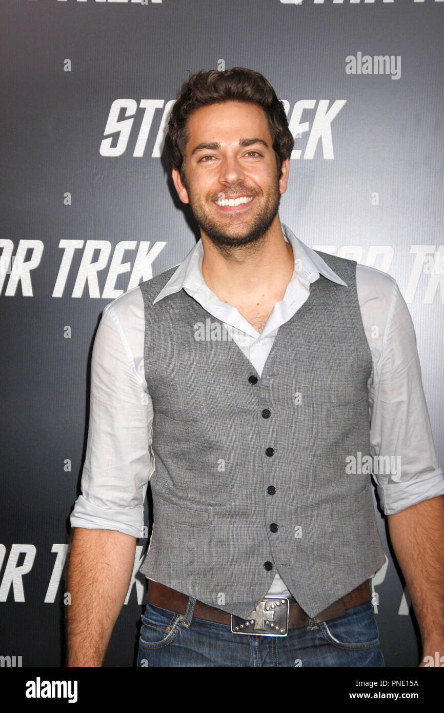 Zachary Levi presso il Los Angeles Premiere di STAR TREK tenutosi presso il Grauman's Chinese Theatre di Hollywood, CA il giovedì 30 aprile, 2009. Foto di PRPP / PictureLux Riferimento File # Zachary Levi 04302009 04PRPP per solo uso editoriale - Tutti i diritti riservati Foto Stock