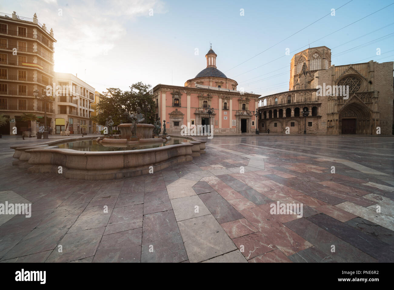 Piazza della Santa Vergine Maria, Cattedrale di Valencia, la Basilica della Virgen Helpless in mattinata a Valencia, Spagna. Foto Stock