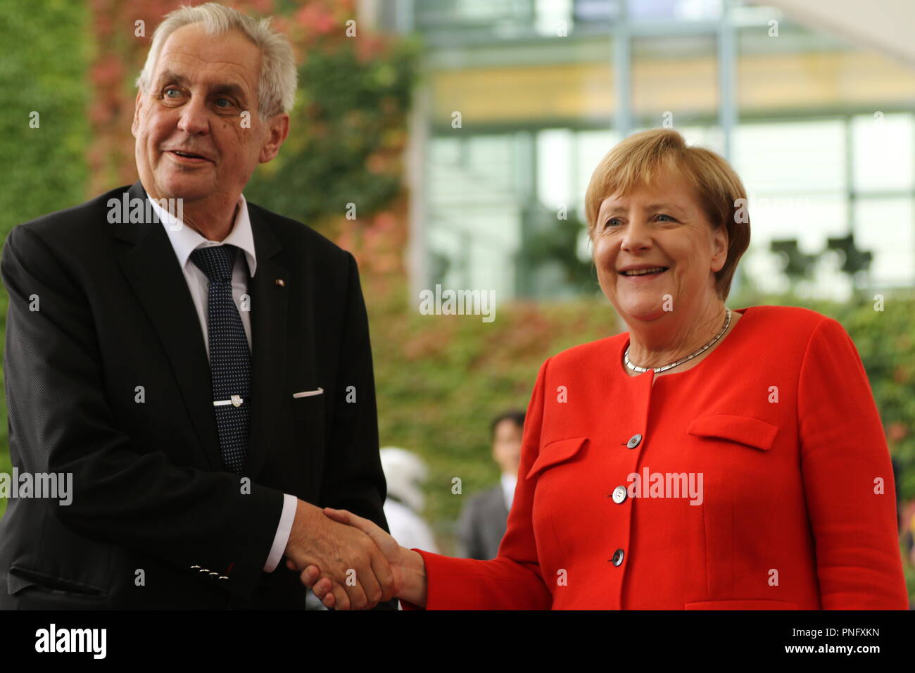 Berlino, Germania. Il 21 settembre 2018. La germania,09/21/2018, Berlino, Cancelliere Merkel accoglie il Presidente ceco Zeman. Il cancelliere tedesco Angela Merkel riceve Presidente ceca Miloš Zeman presso la Cancelleria federale su Venerdì, 21 settembre. Credito: SAO colpito/Alamy Live News Foto Stock