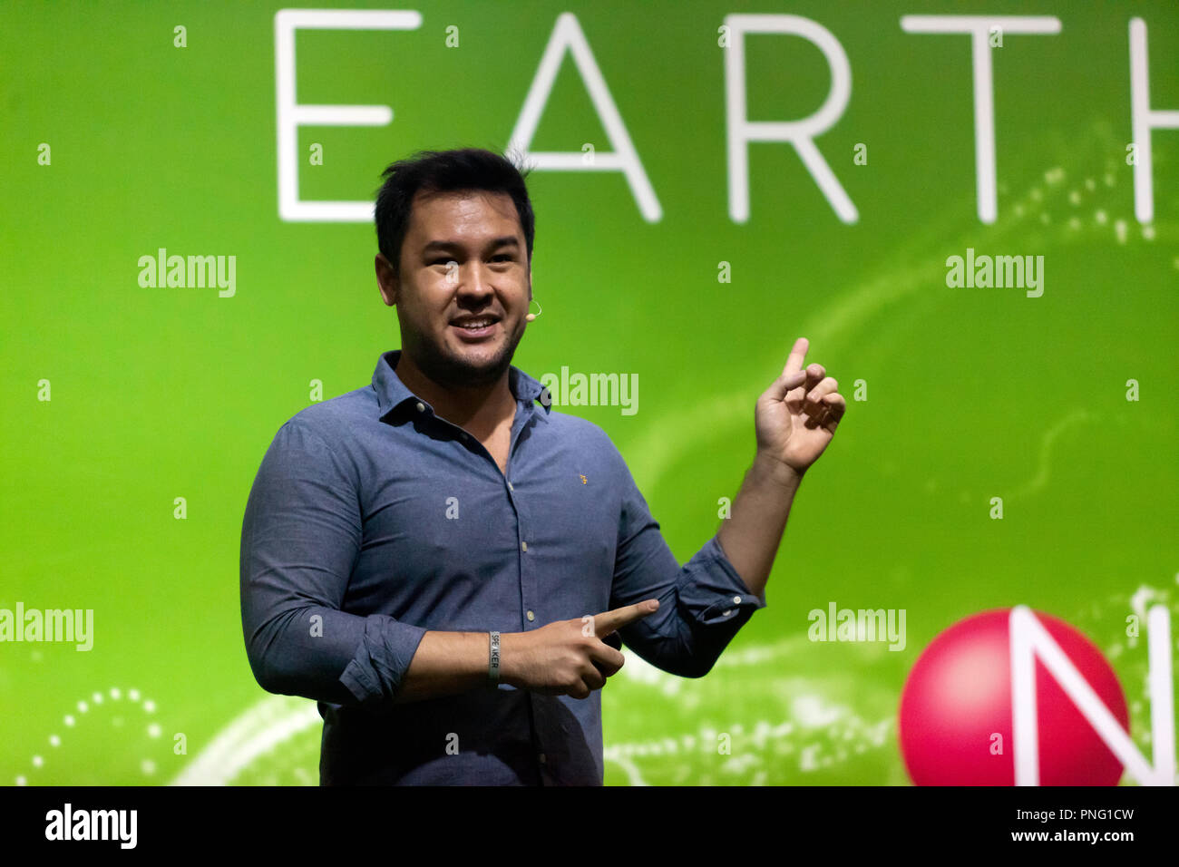 Emittente e botanico James Wong parlando di come siamo in grado di acquistare, immagazzinare e cucinare il cibo, per trasformare qualsiasi oggetto in superfood, sulla terra stadio, a New Scientist Live Foto Stock