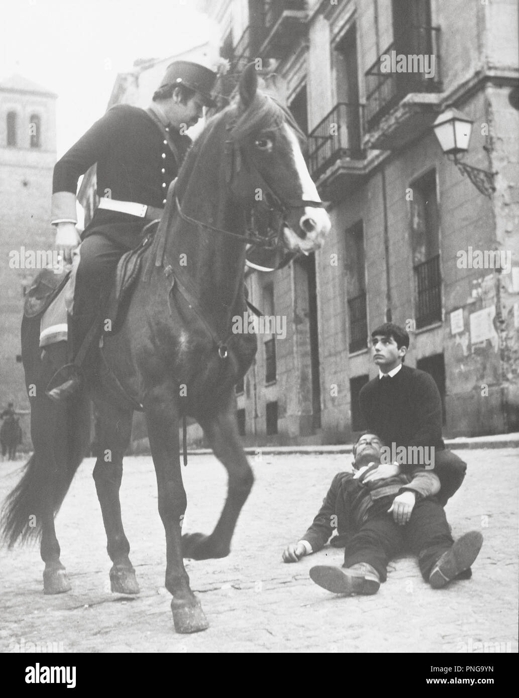 Pellicola originale titolo: 1919, episodio della Cronica DEL ALBA-TV. Titolo inglese: 1919, episodio della Cronica DEL ALBA. Anno: 1983. Direttore: ANTONIO BETANCOR. Stelle: MIGUEL MOLINA. Credito: RTVE / Album Foto Stock