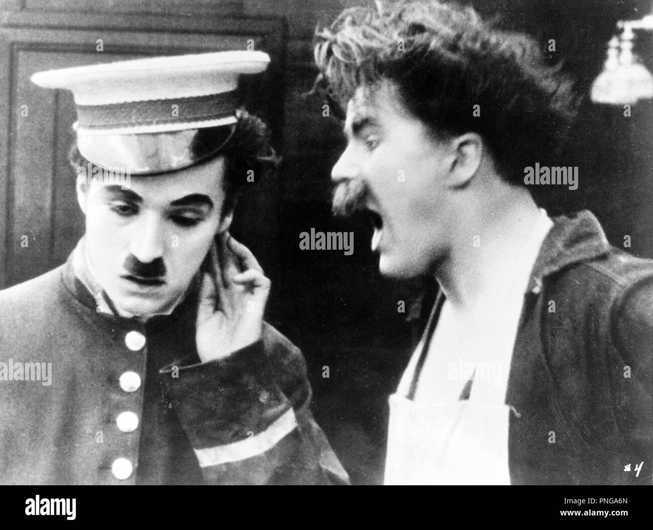 Pellicola originale titolo: LA BANCA. Titolo inglese: LA BANCA. Anno: 1915. Direttore: Charlie Chaplin. Stelle: Charlie Chaplin. Credito: ESSENAY / Album Foto Stock