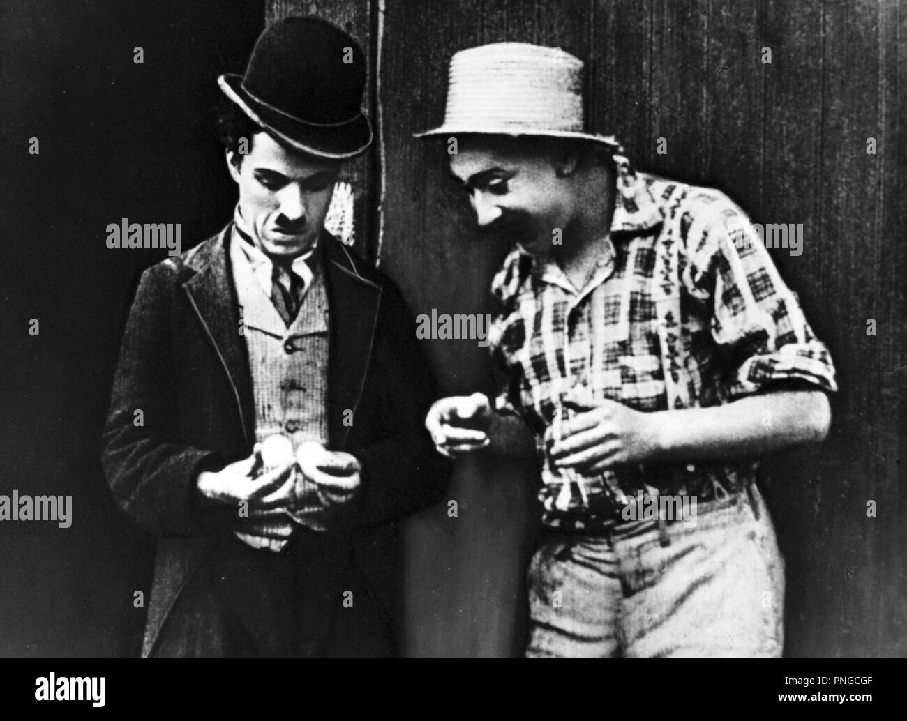 Pellicola originale titolo: Il Barbone. Titolo inglese: Il Barbone. Anno: 1915. Direttore: Charlie Chaplin. Stelle: Charlie Chaplin. Credito: ESSENAY / Album Foto Stock