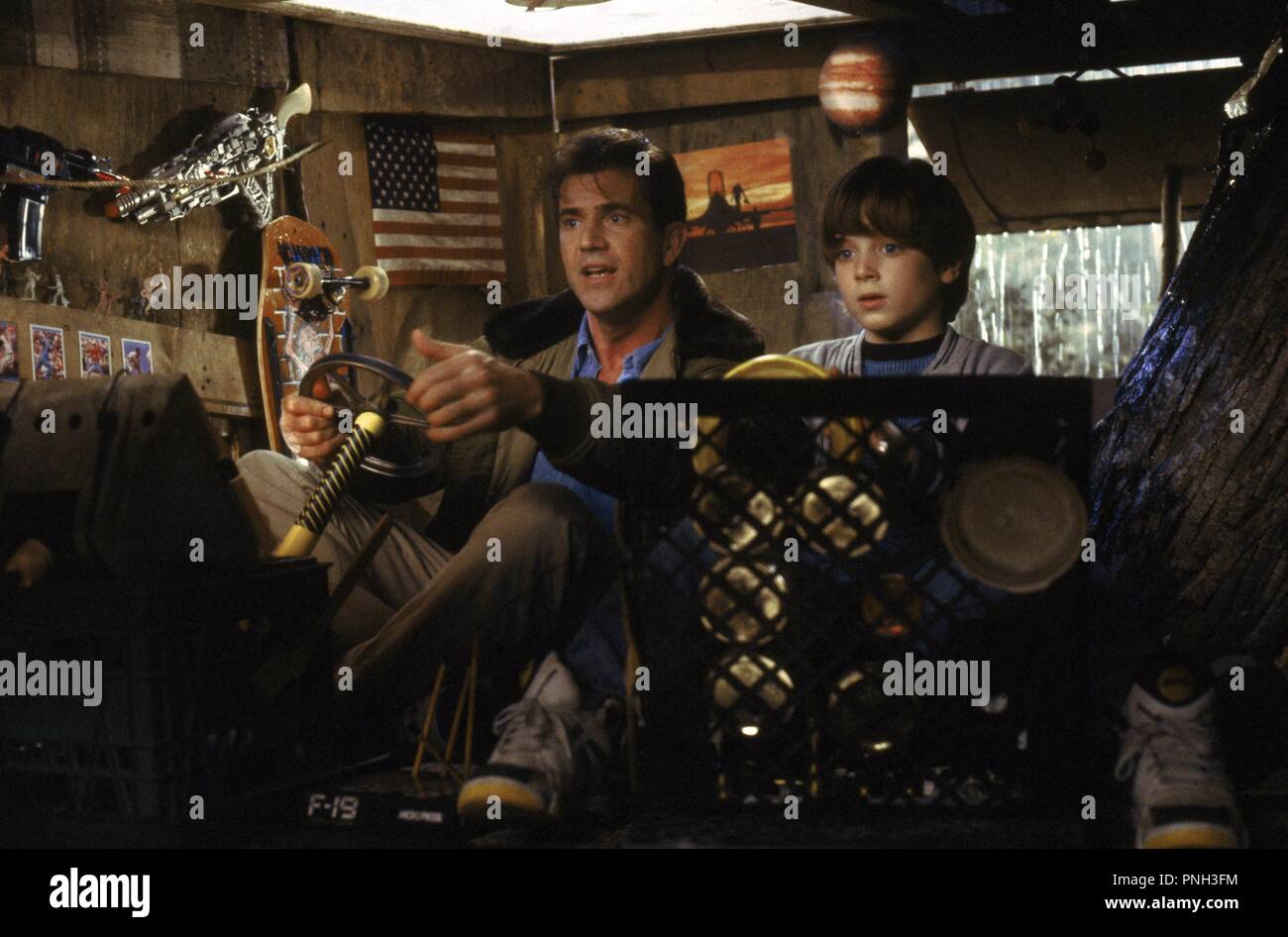 Pellicola originale titolo: sempre giovani. Titolo inglese: sempre giovani. Anno: 1992. Direttore: STEVE MINER. Stelle: Elia legno; Mel Gibson. Credito: WARNER BROTHERS / Album Foto Stock