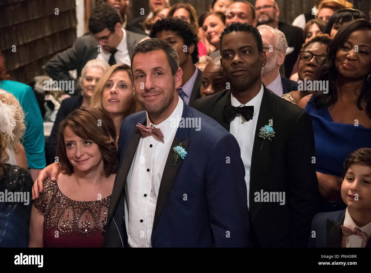 Data di rilascio: Aprile 27, 2018 Titolo: La settimana di studio: Netflix regista: Robert Smigel trama: due padri con personalità opposte si riuniscono per celebrare il matrimonio dei loro figli. Essi sono costretti a trascorrere la settimana più lunga della loro vita insieme e il grande giorno non può venire presto abbastanza. STARRING: Adam Sandler, Chris Rock, Steve Buscemi. (Credito Immagine: © Netflix Intrattenimento/foto) Foto Stock