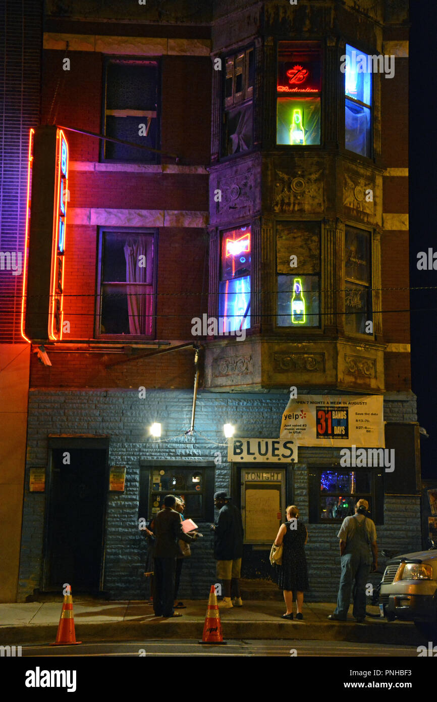 Chicago B.L.U.E.S. Bar in Lincoln Park offre live musica blues a 9:30 ogni notte in un accogliente luogo considerato uno dei migliori della città. Foto Stock