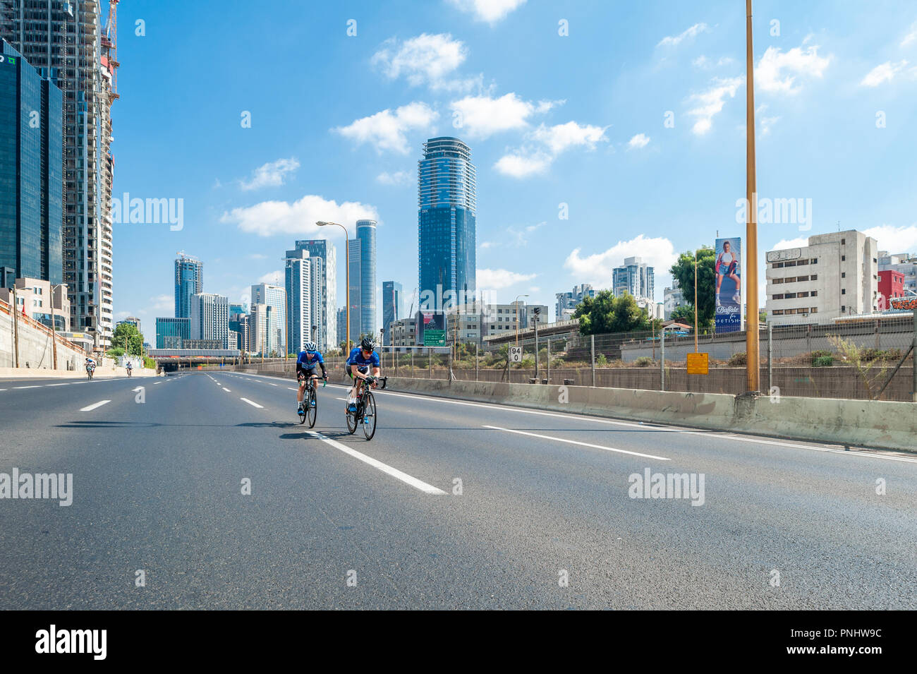 Israele, Tel Aviv - 19 Settembre 2018: Giorno di Yom Kippur, il santissimo giorno dell anno nel giudaismo. In questo giorno gli israeliani si astengono di utilizzare l'auto. Il em Foto Stock