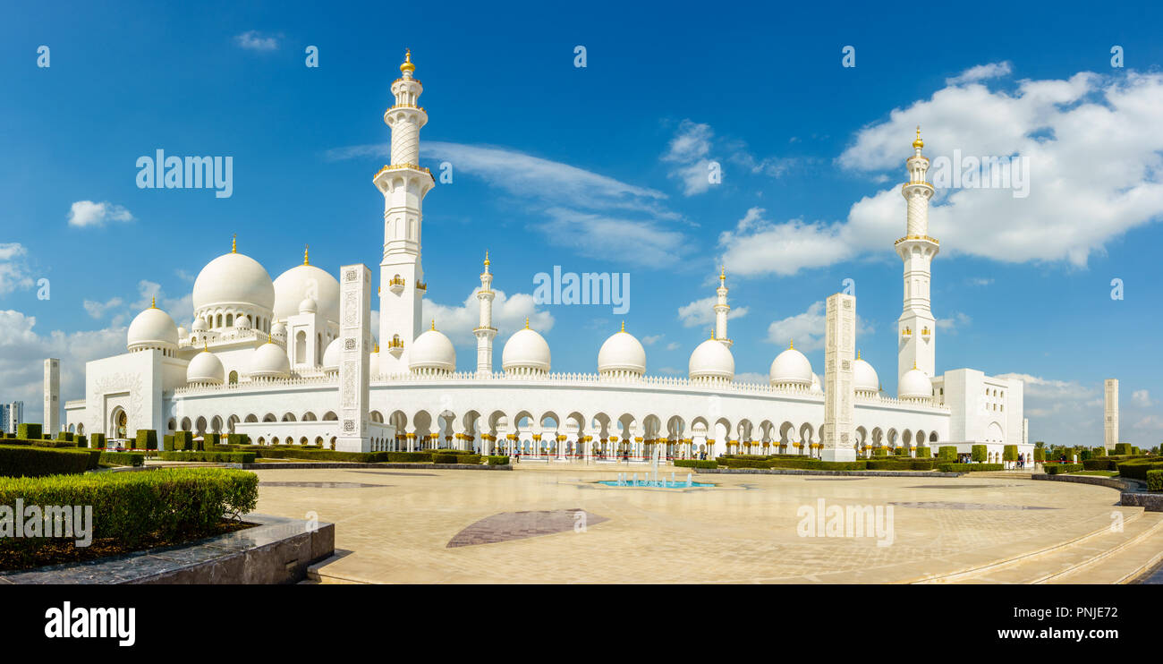 Vista panoramica della Sheikh Zayed Grande Moschea di Abu Dhabi, Emirati arabi uniti Foto Stock